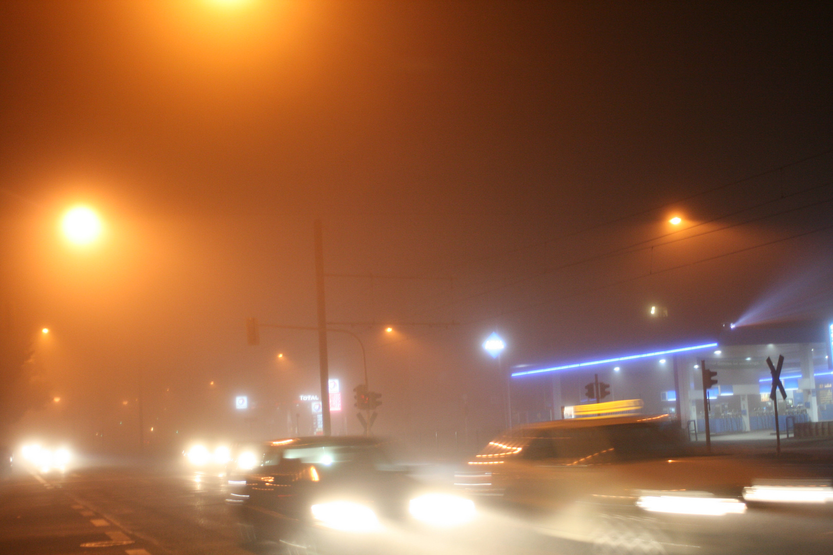 Stadtlichter im Nebel