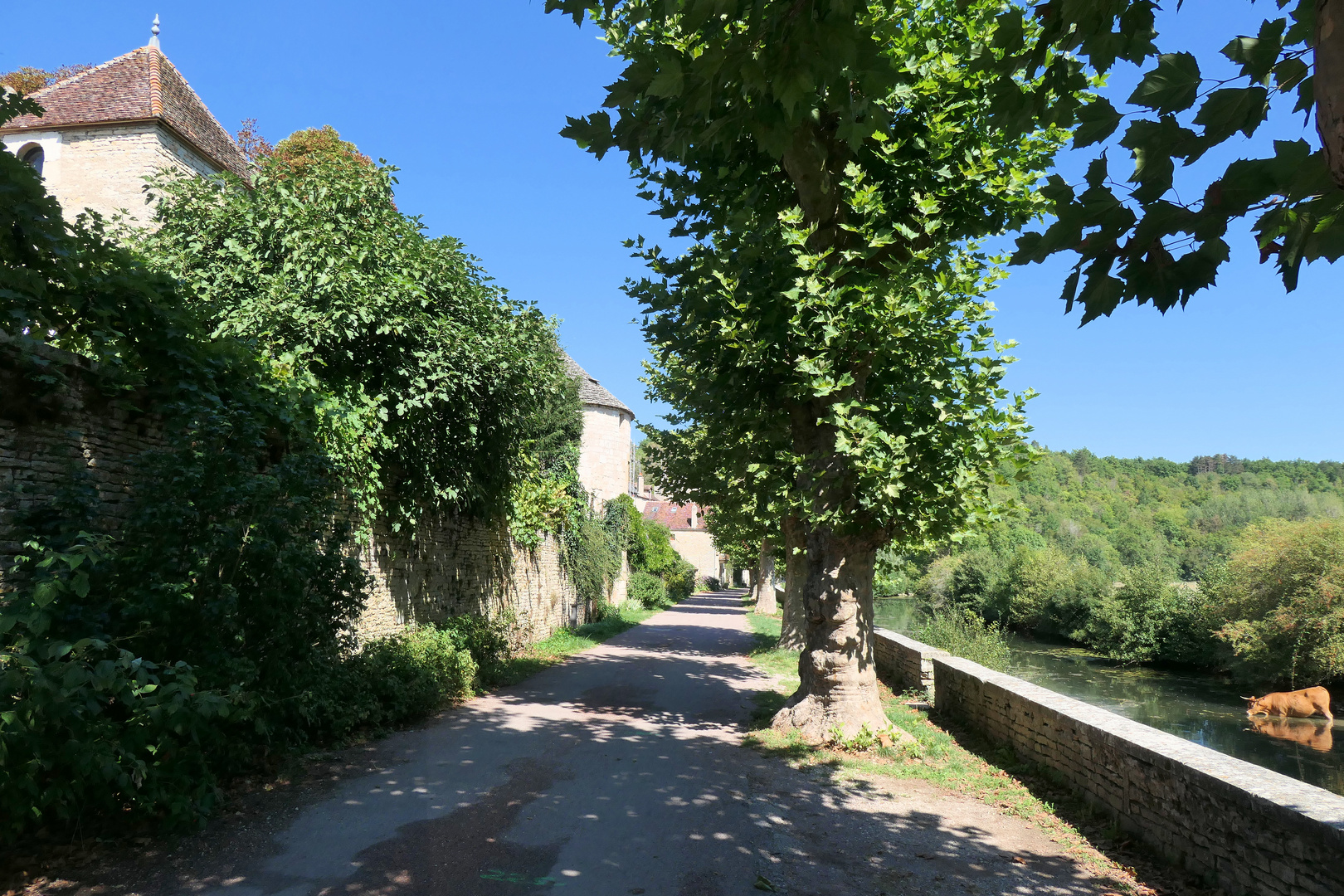 Stadtmauer am Ufer