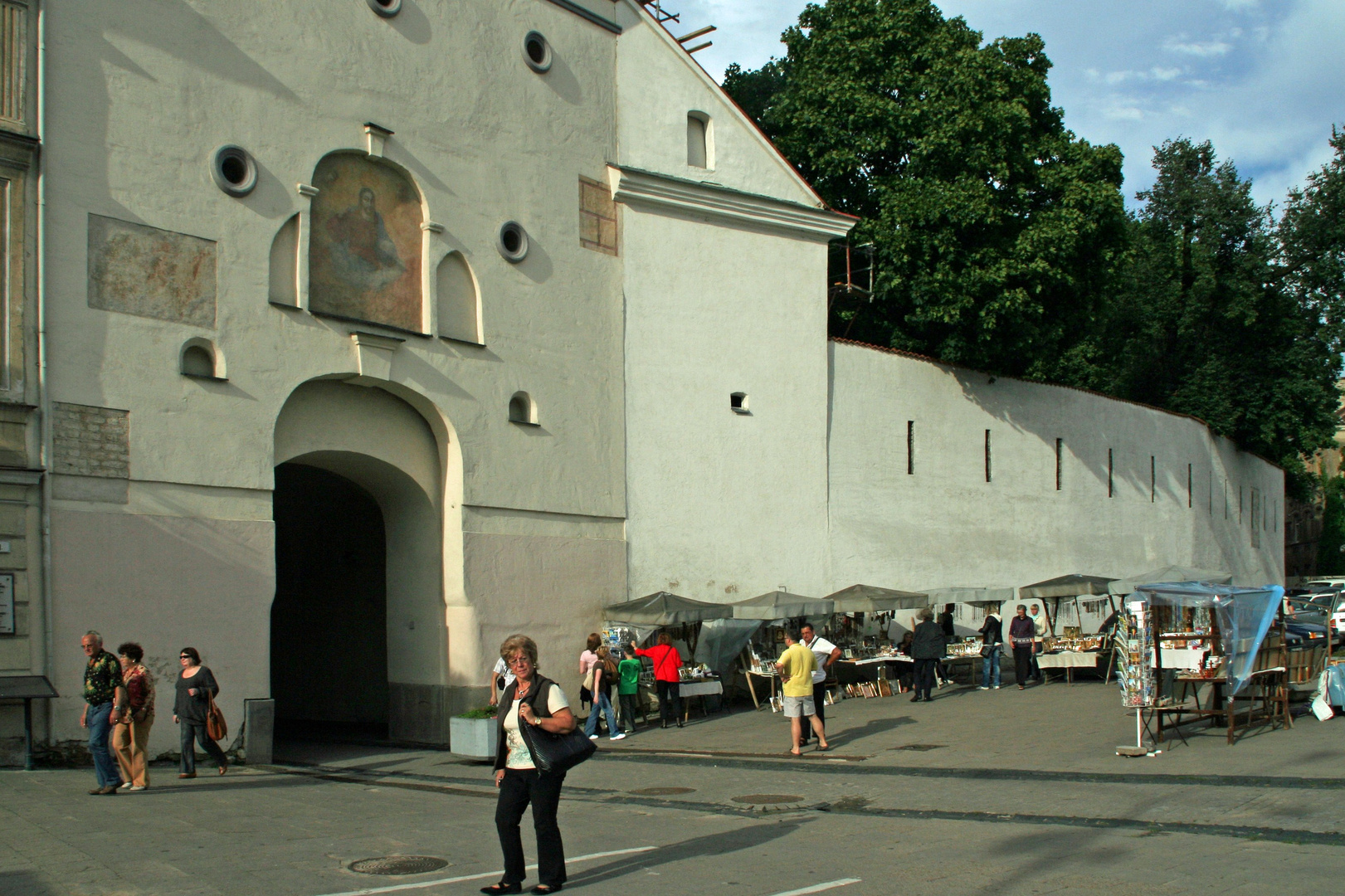 Stadtmauer mit Tor in Vilnius