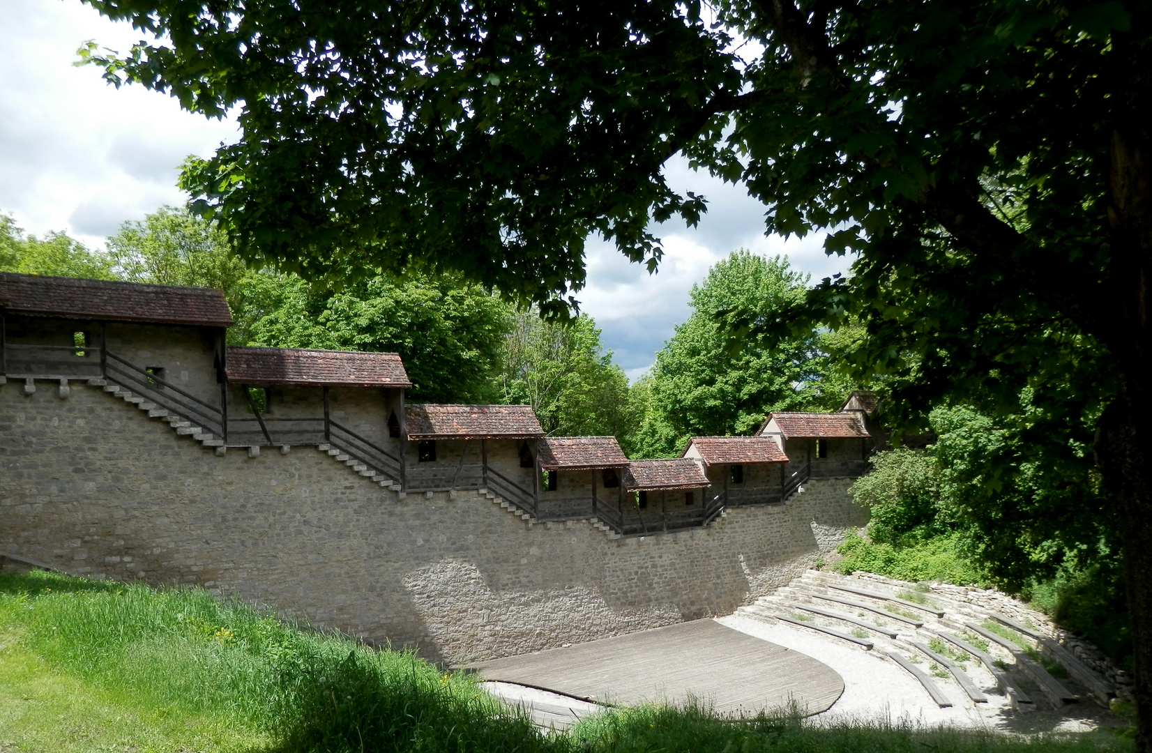 Stadtmauer nördlich Stöberleinsturm, von Osten