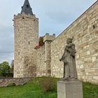 Stadtmauer und Thomas-Müntzer-Denkmal