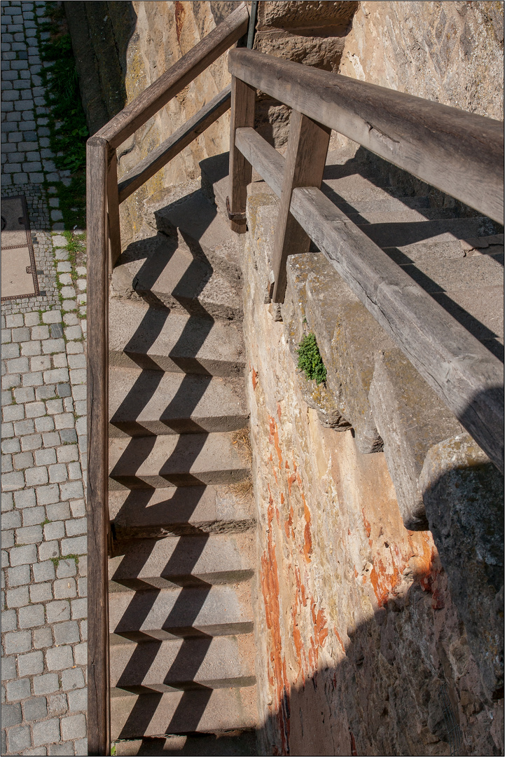 StadtmauerTreppenGeländerSchatten