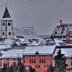 Stadtpanorama mit Kirche und Rathaus