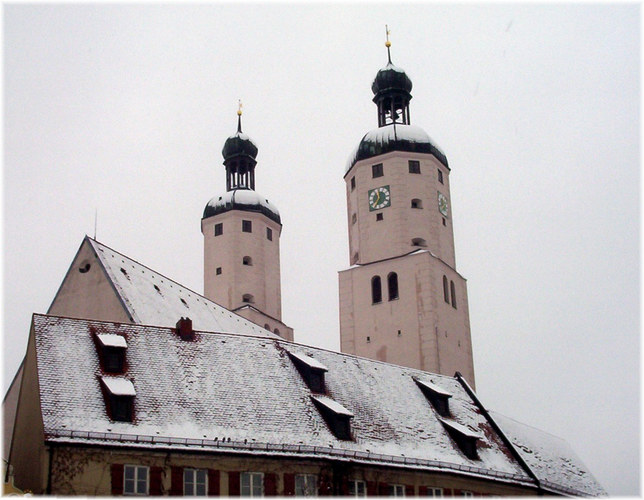 Stadtpfarrkirche in Wemding im Winter