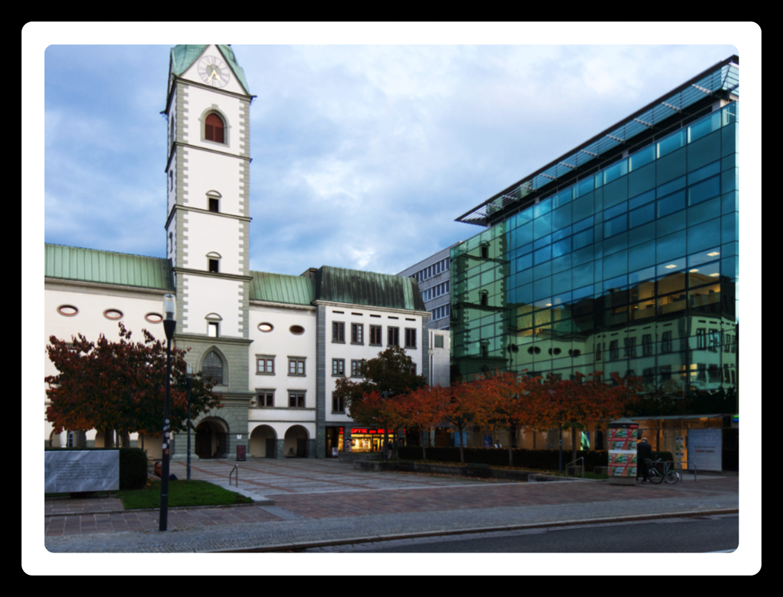 Stadtpfarrkirche Klagenfurt gespiegelt