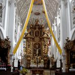 Stadtpfarrkirche Mariä Himmelfahrt Landsberg Blick zum Altar