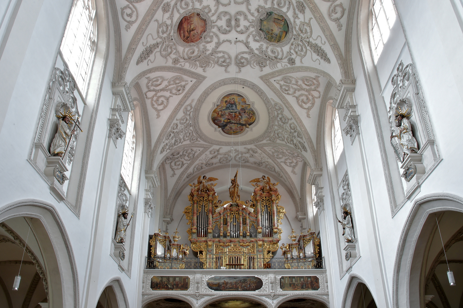 Stadtpfarrkirche Mariä Himmelfahrt Landsberg Blick zur Orgel