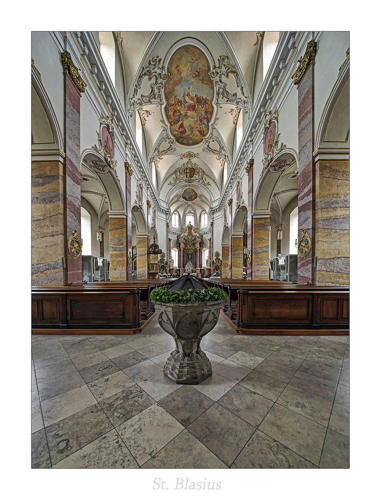 Stadtpfarrkirche St. Blasius (Fulda) " Blick zum Chor aus meiner Sicht*..."