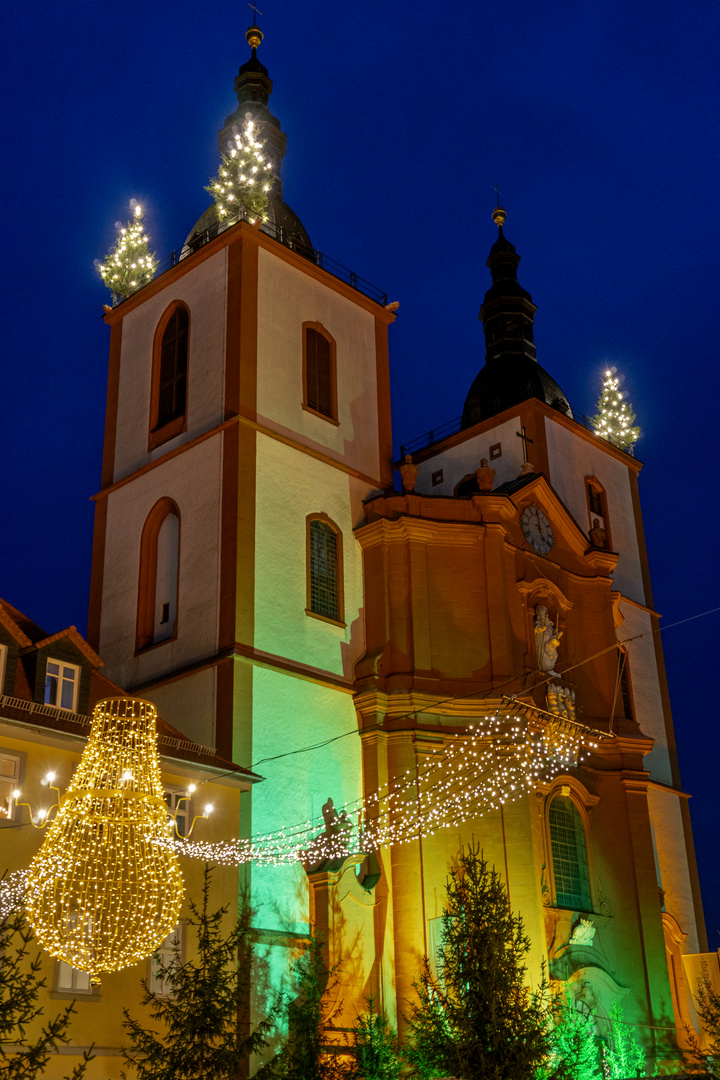 Stadtpfarrkirche St. Blasius von Fulda in der Vorweihnachtszeit