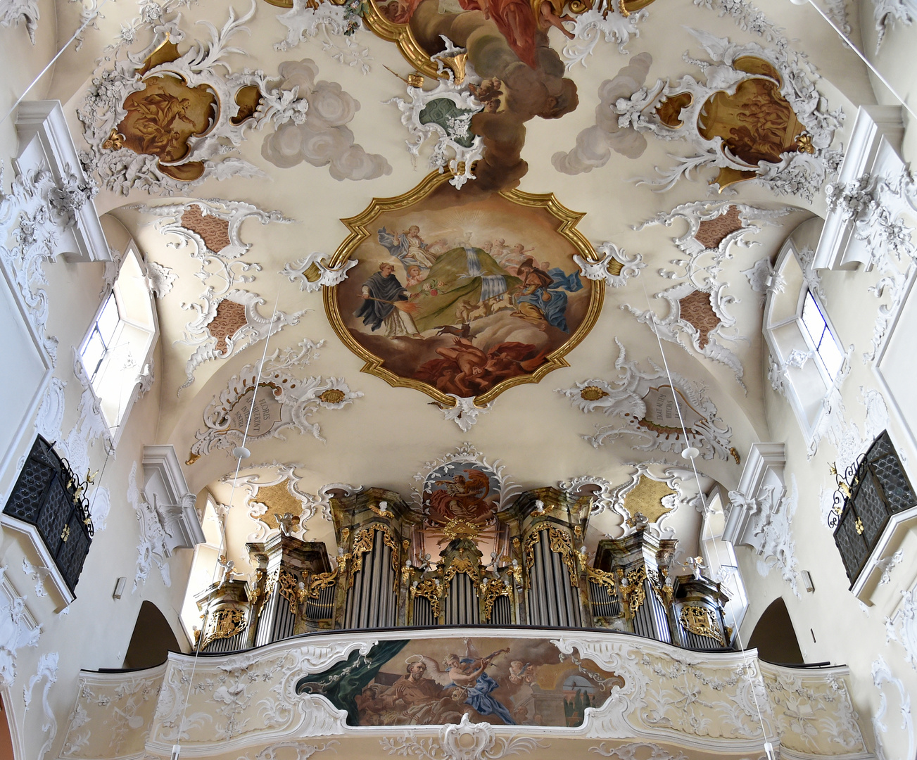 Stadtpfarrkirche St. Jakob Pfullendorf Blick zur Orgel