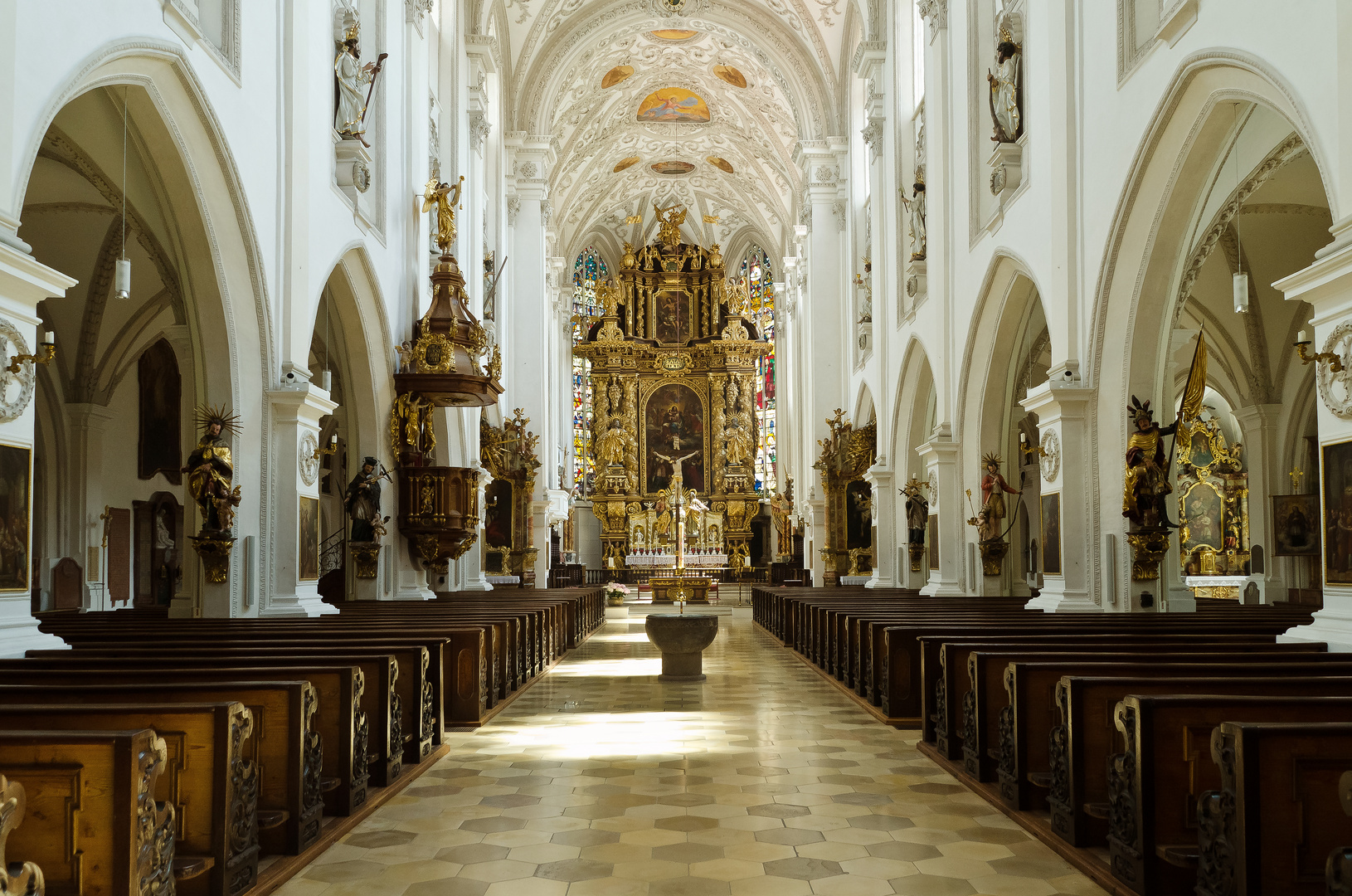 Stadtpfarrkirche St. Mariä Himmelfahrt - Landsberg am Lech (1)