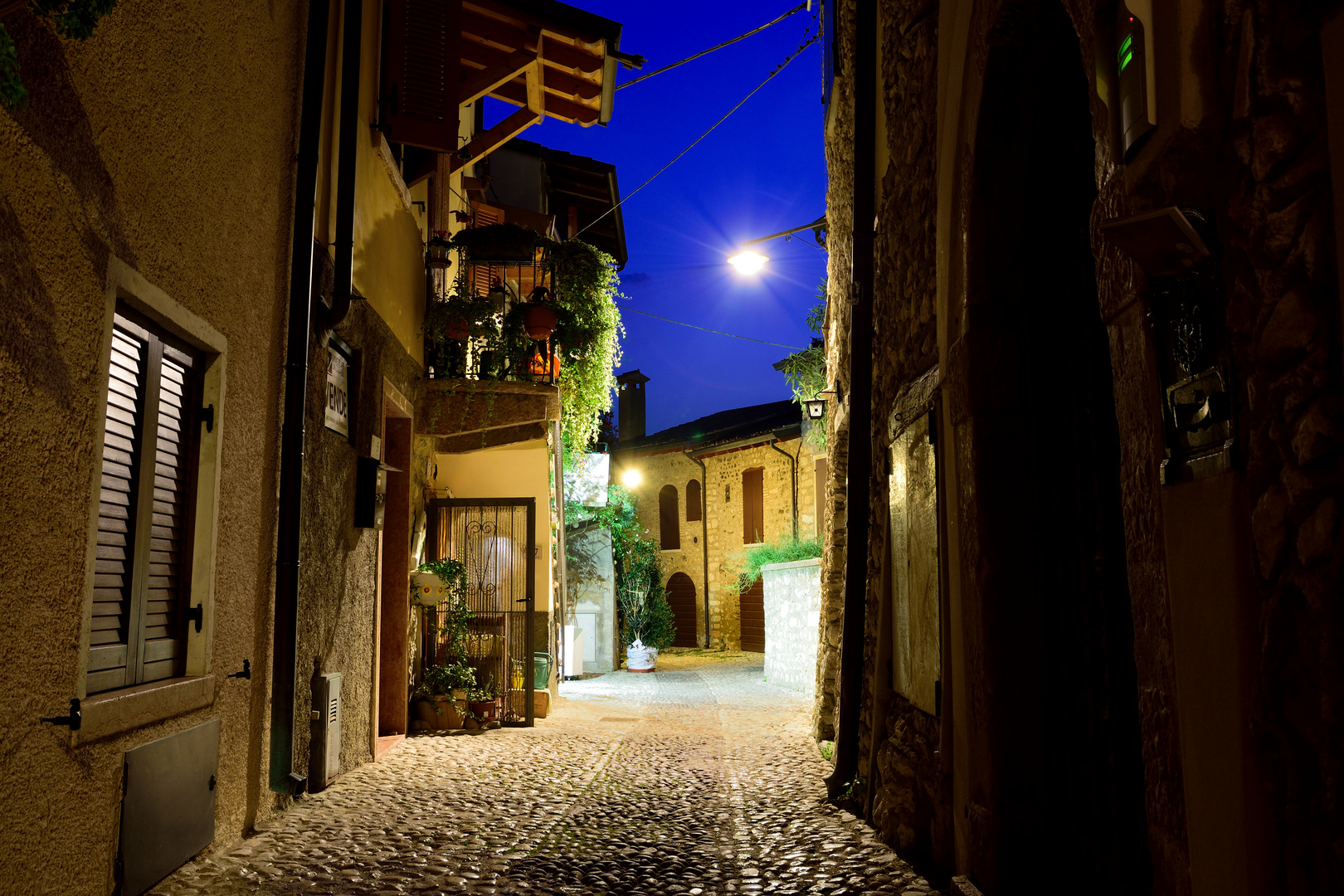 Stadtrundgang - Gässchen in Malcesine am Gardasee