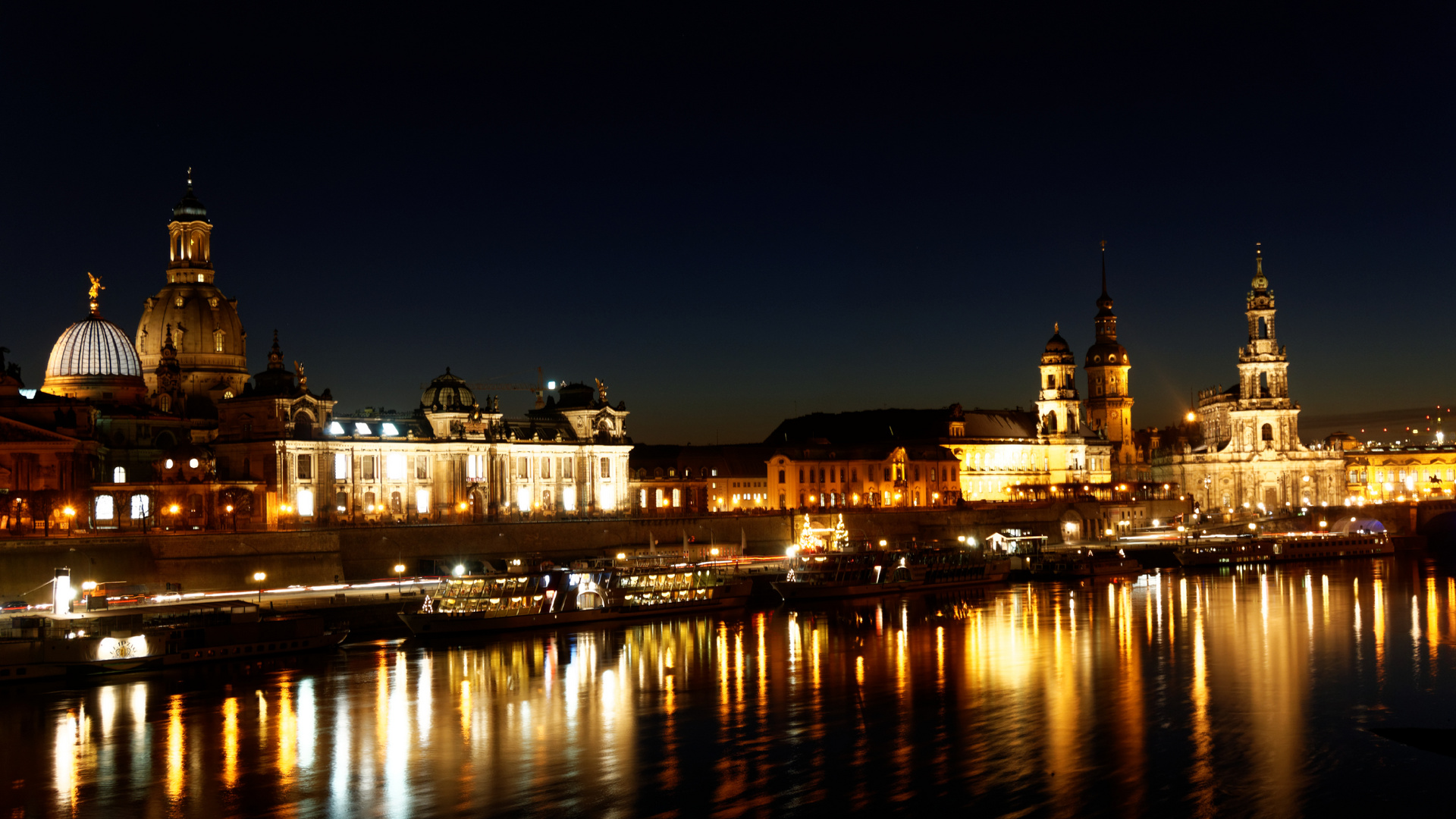 Stadtsilhouette von Dresden in der Dämmerung