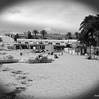 Stadtstrand Corralejo in Schwarzweiß