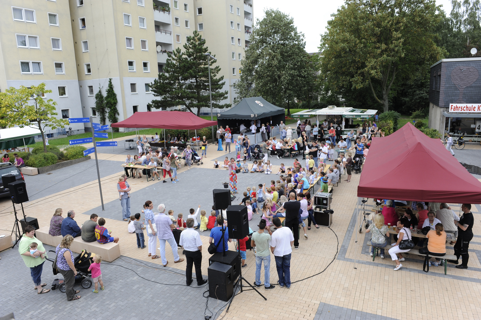 Stadtteilfest in einer Wohnsiedlung in C-R  NRW