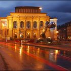 Stadttheater bei Nacht