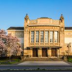 Stadttheater im Frühling