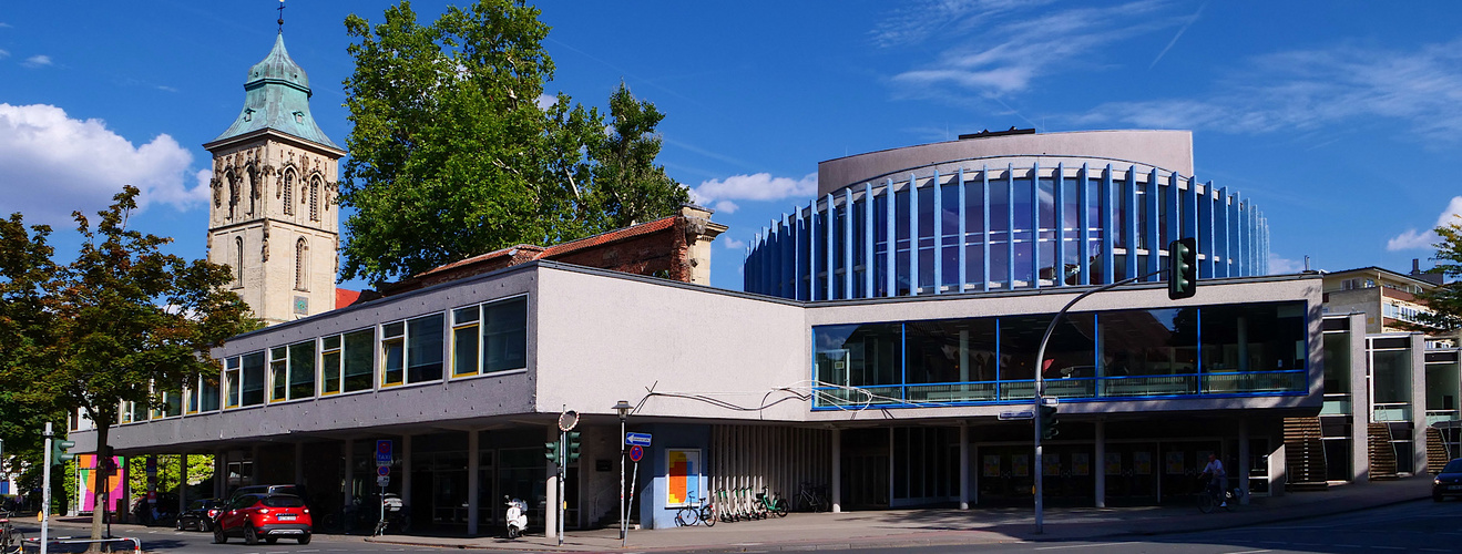 Stadttheater Münster mit Martinikirche 