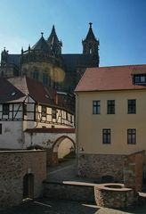 Stadttor am Möllenvogteigarten mit Blick in Richtung Magdeburger Dom