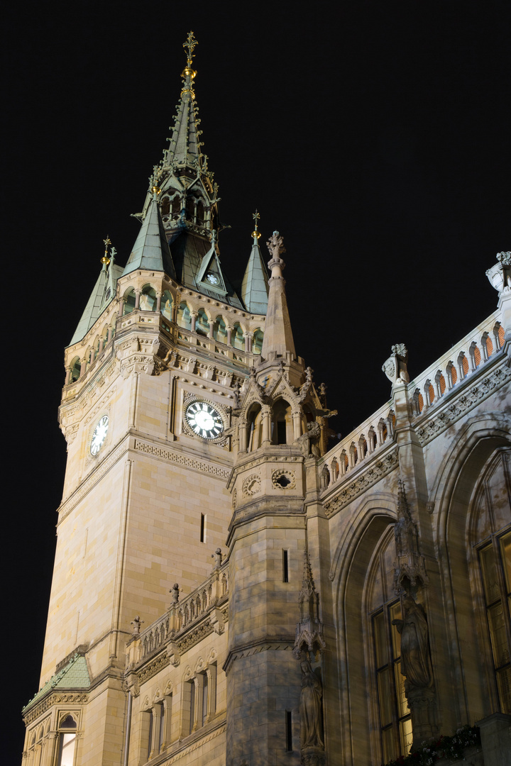 Stadtverwaltung Braunschweig bei Nacht