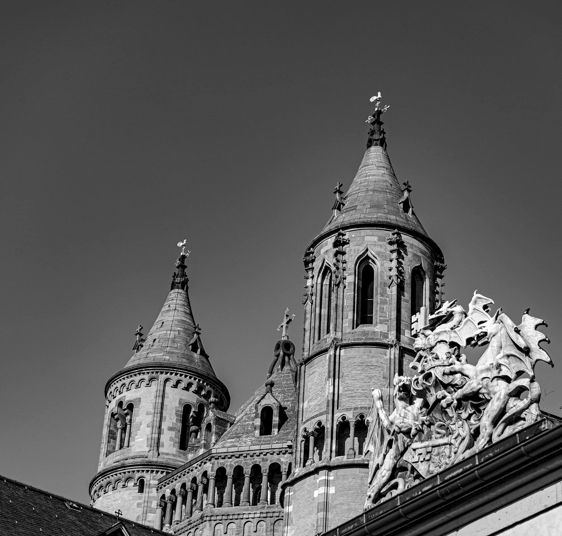 Stadtwappen und DOM