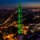 Stadtwerke-Turm in Duisburg bei Nacht