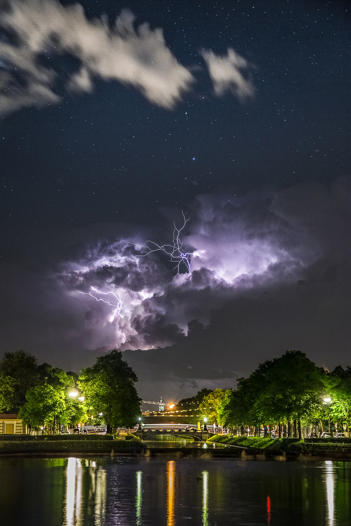 städtisches Sommergewitter