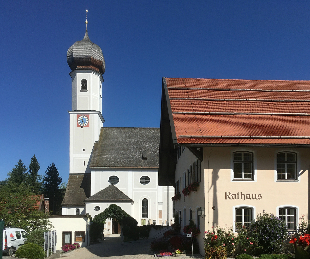 St.Ägidius Kirche und Rathaus