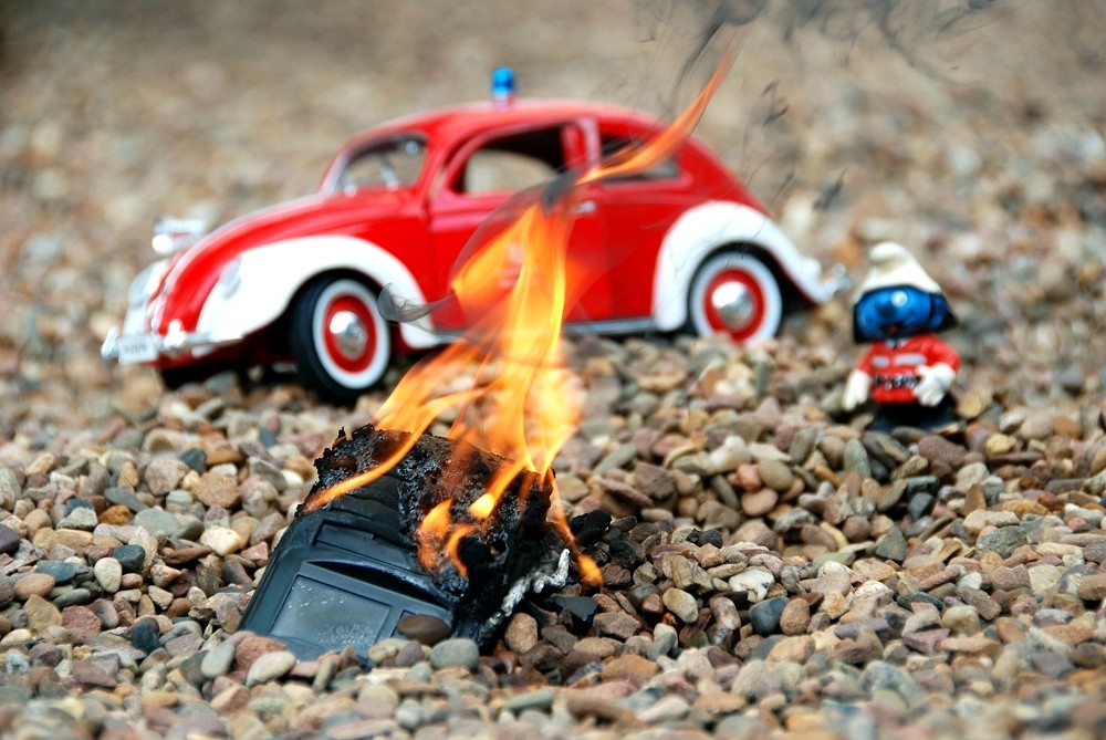 Ständiger Begleiter in Flammen - Feuerwehrmann auf verlorenem Posten, wenn man nicht aufs LF wartet