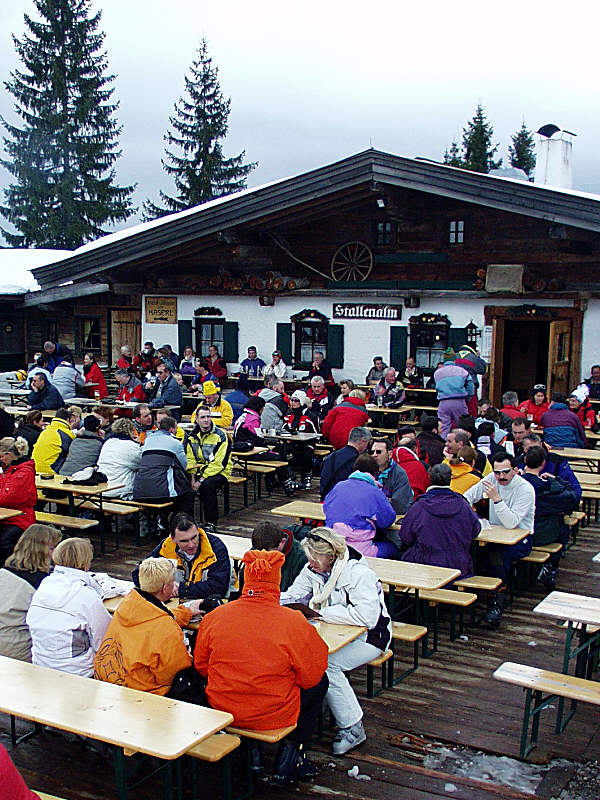 Stärkung an der kultigen Stallenalm