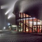 Stage Theater an der Elbe im Hamburger Nebel