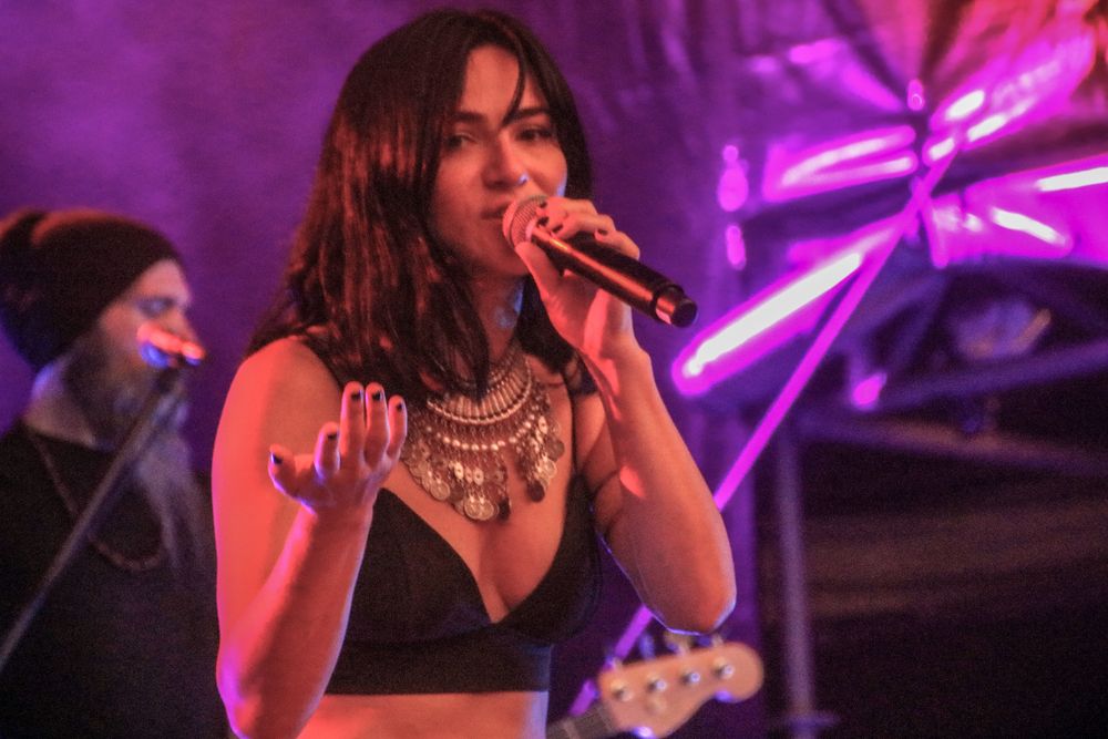 Stage Vocal Quasar FdK24 c75d-193col-v12 +nun8Fotos