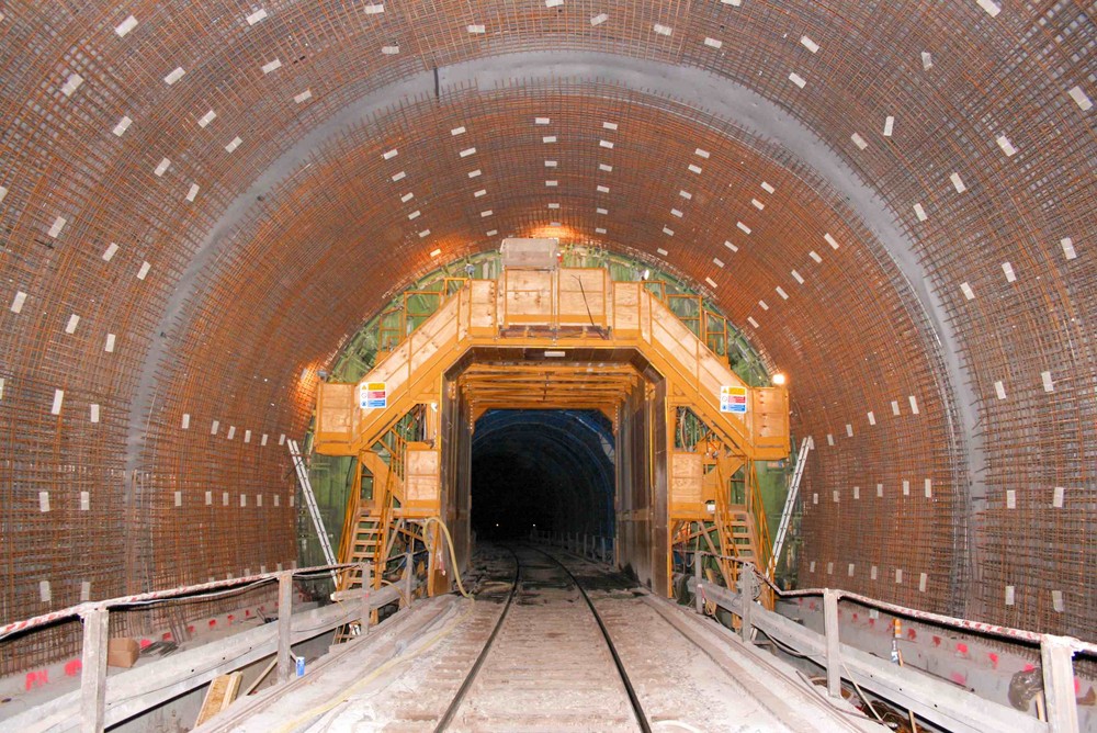 Stahlbewehrung im Tunnel