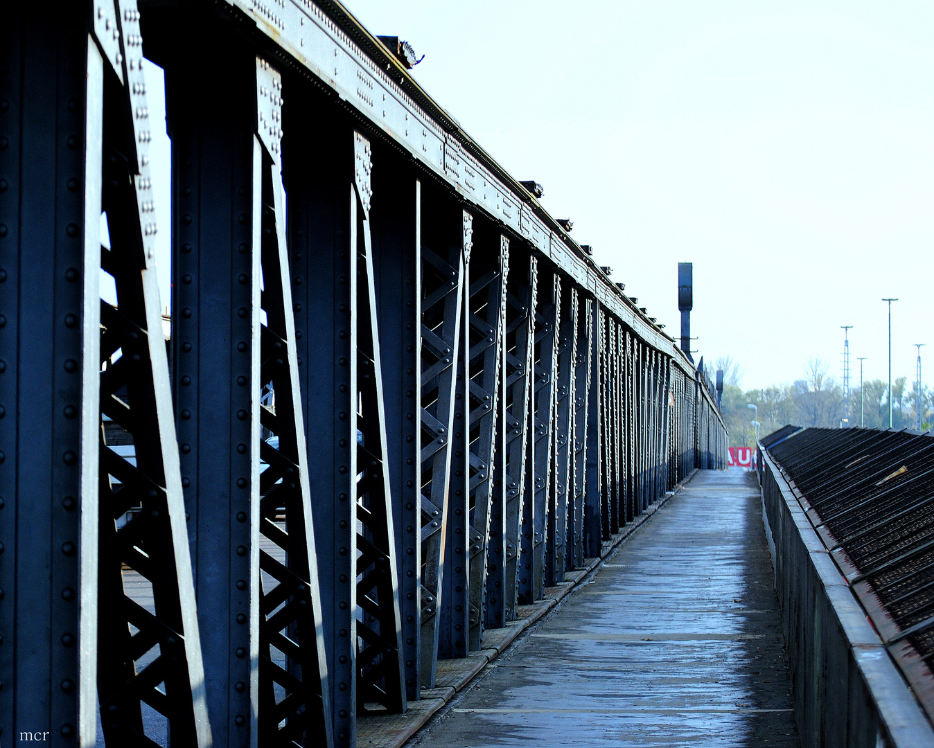 Stahlbrücke nach "Rot-AU"