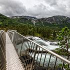 Stahlbrücke über den Likholefossen-Wasserfall