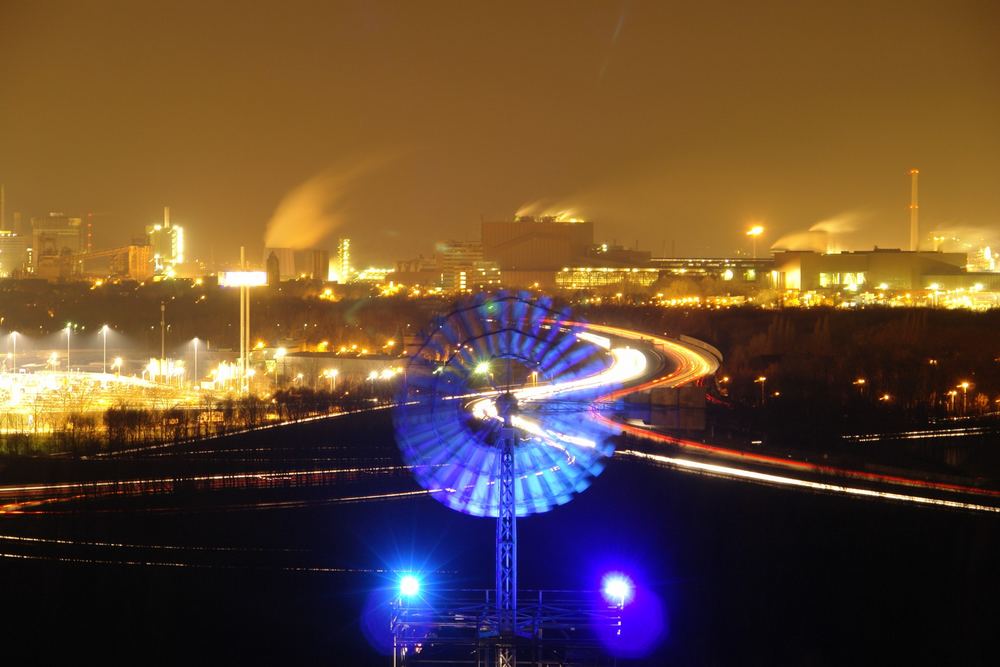 Stahlwerk bei Nacht