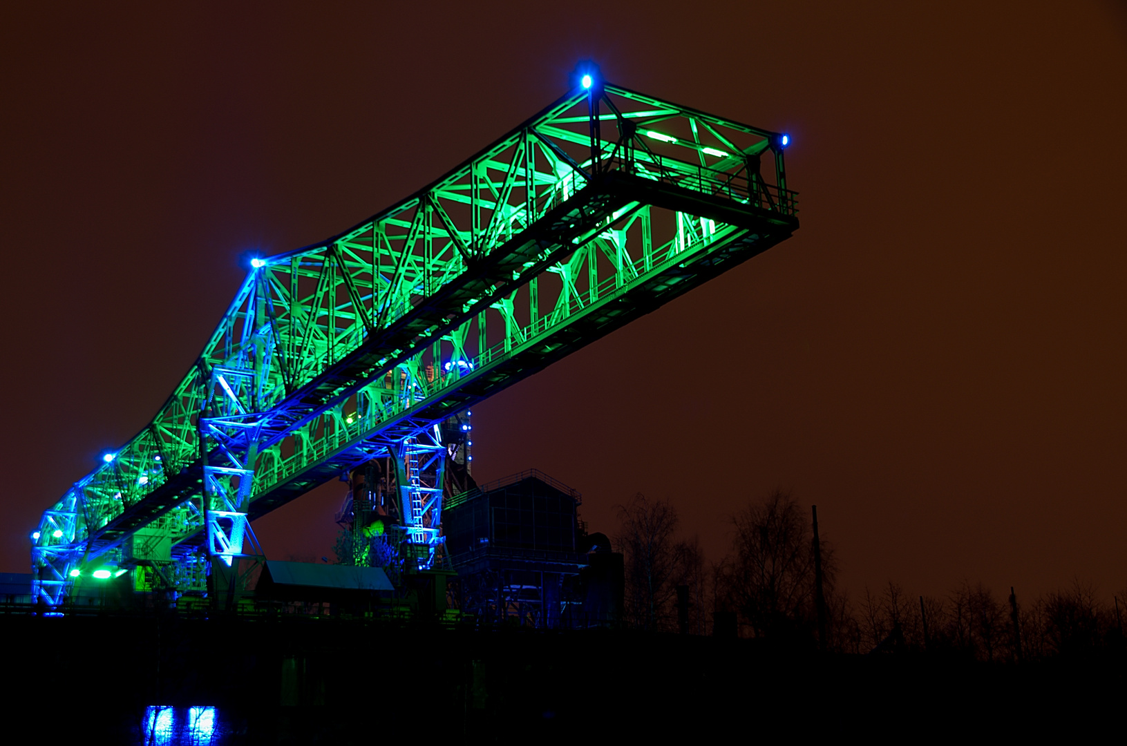 Stahlwerk bei Nacht