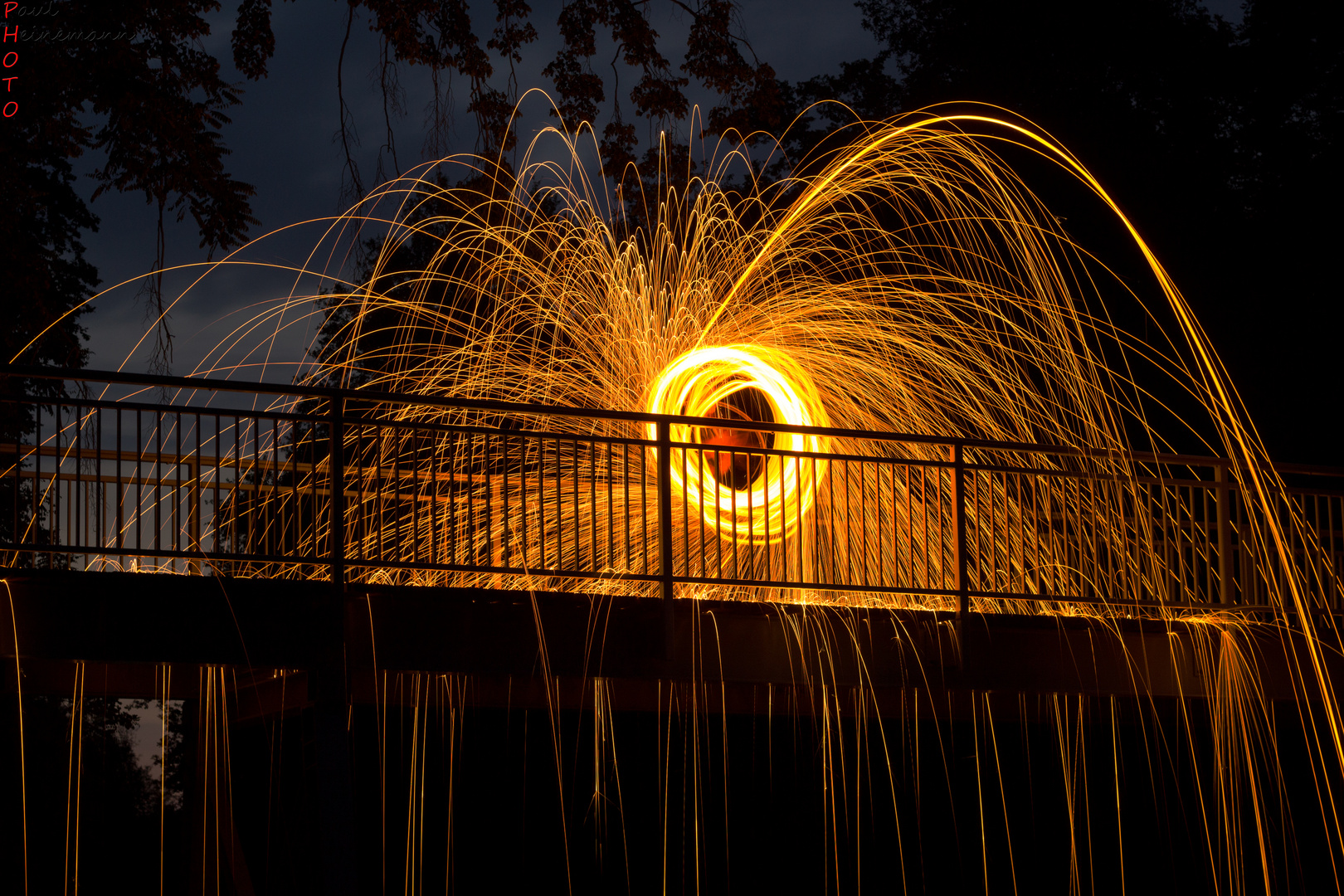 Stahlwolle bei Nacht