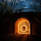 Stahlwolle im Tunnel bei Vollmond