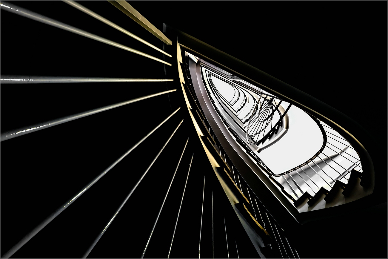 * Staircase black, white and gold *