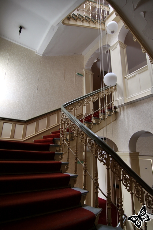 Staircase: Hotel Royale