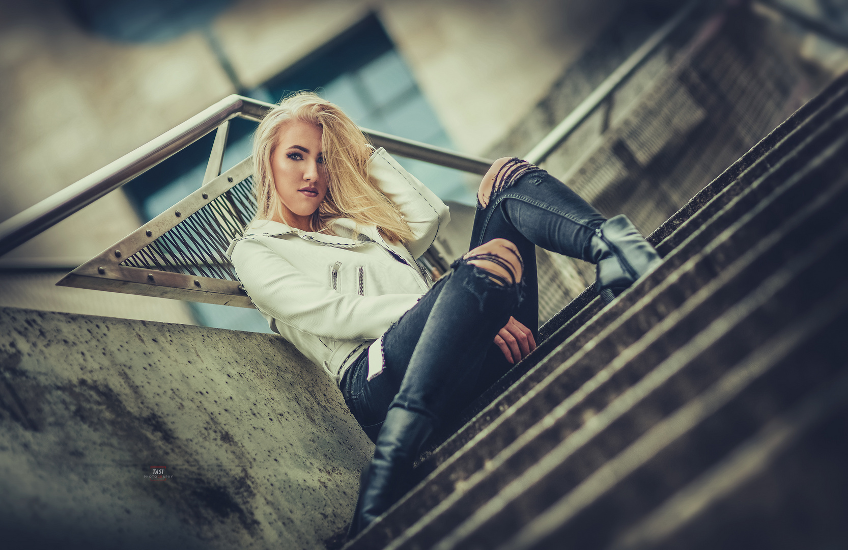 ~~ Stairs Chilling ~~ Foto And Bild Portrait Portrait Frauen Outdoor