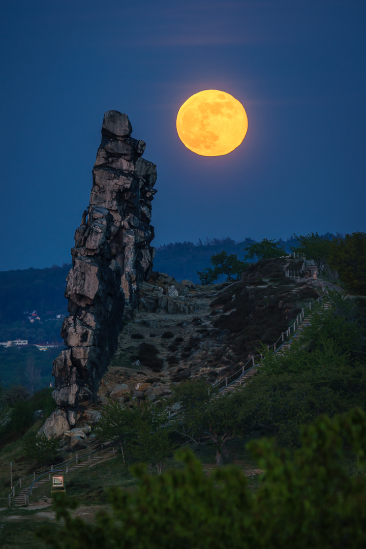 Stairway to the Moon