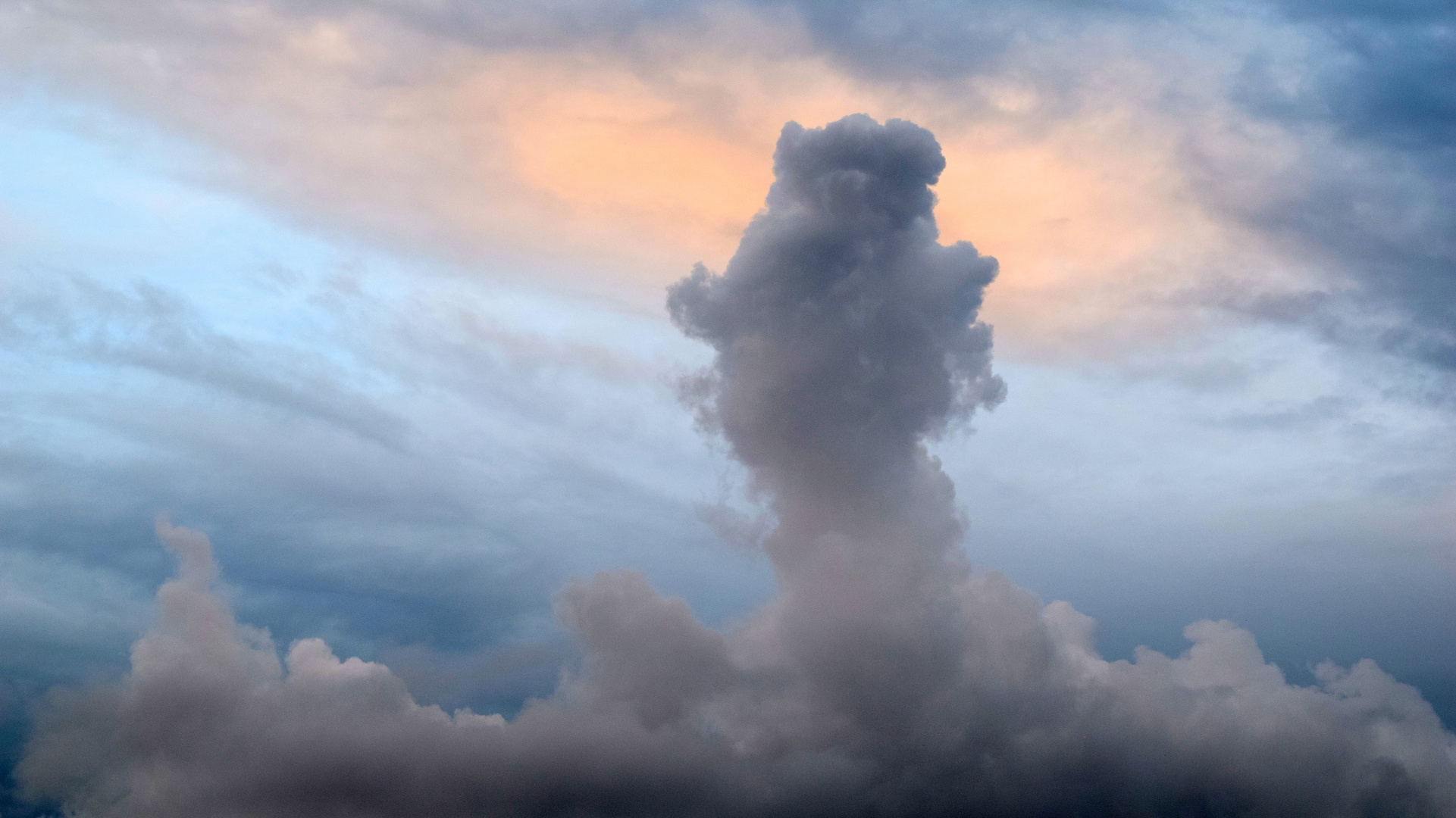 Stalagmit im Wolkenmeer