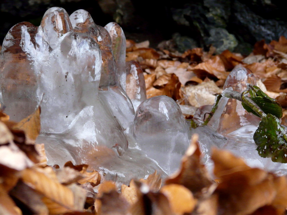 Stalagmiten aus Eis