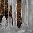 Stalagmiten und Stalaktiten aus Eis mit einem Schneespanner! - Stalagmites et stalactites de glace!