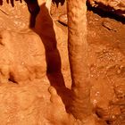 Stalagnite in einer kleinen Tropfsteinhöhle in der Slowakei