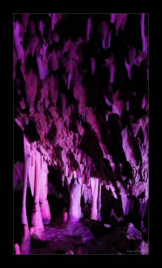 Stalaktiten und Stalagmiten