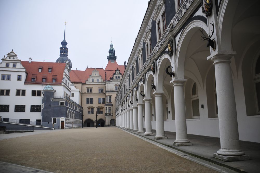 Stallhof in Dresen auf der Rückseite des Fürstenzuges