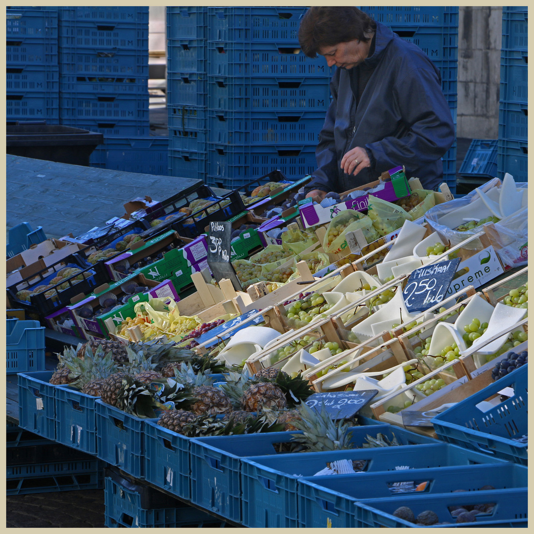 stallholder in maastricht blue and green